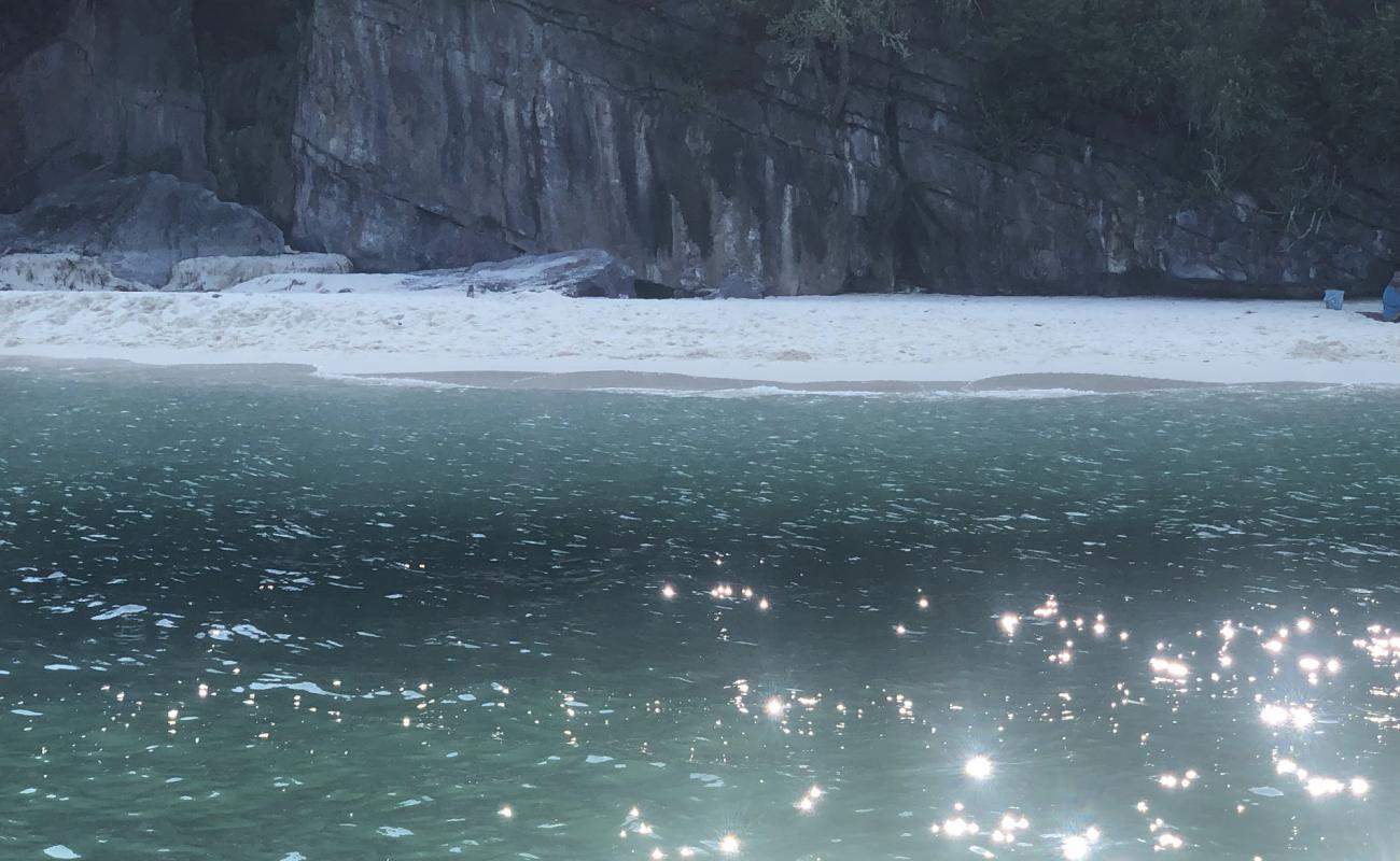 Photo de Ko Wua Kantang Beach avec sable lumineux de surface