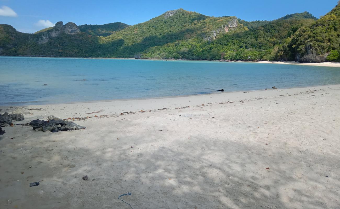 Photo de Phaluai Homestay Sri Beach avec sable lumineux de surface