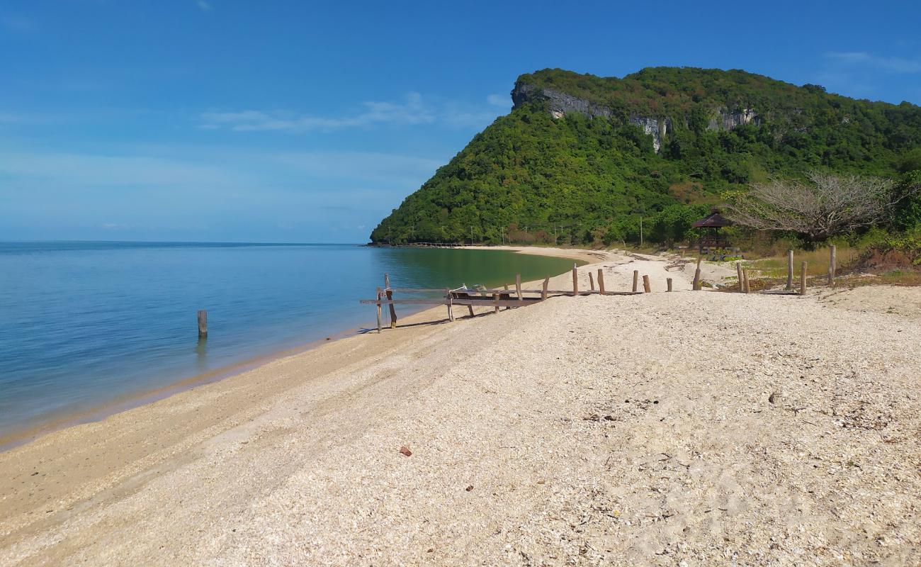 Photo de Ao Thian Beach avec sable lumineux de surface