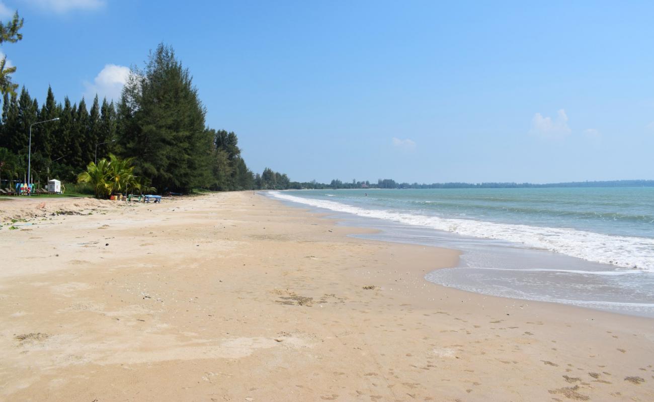 Photo de Ao Bang Son Beach avec sable lumineux de surface