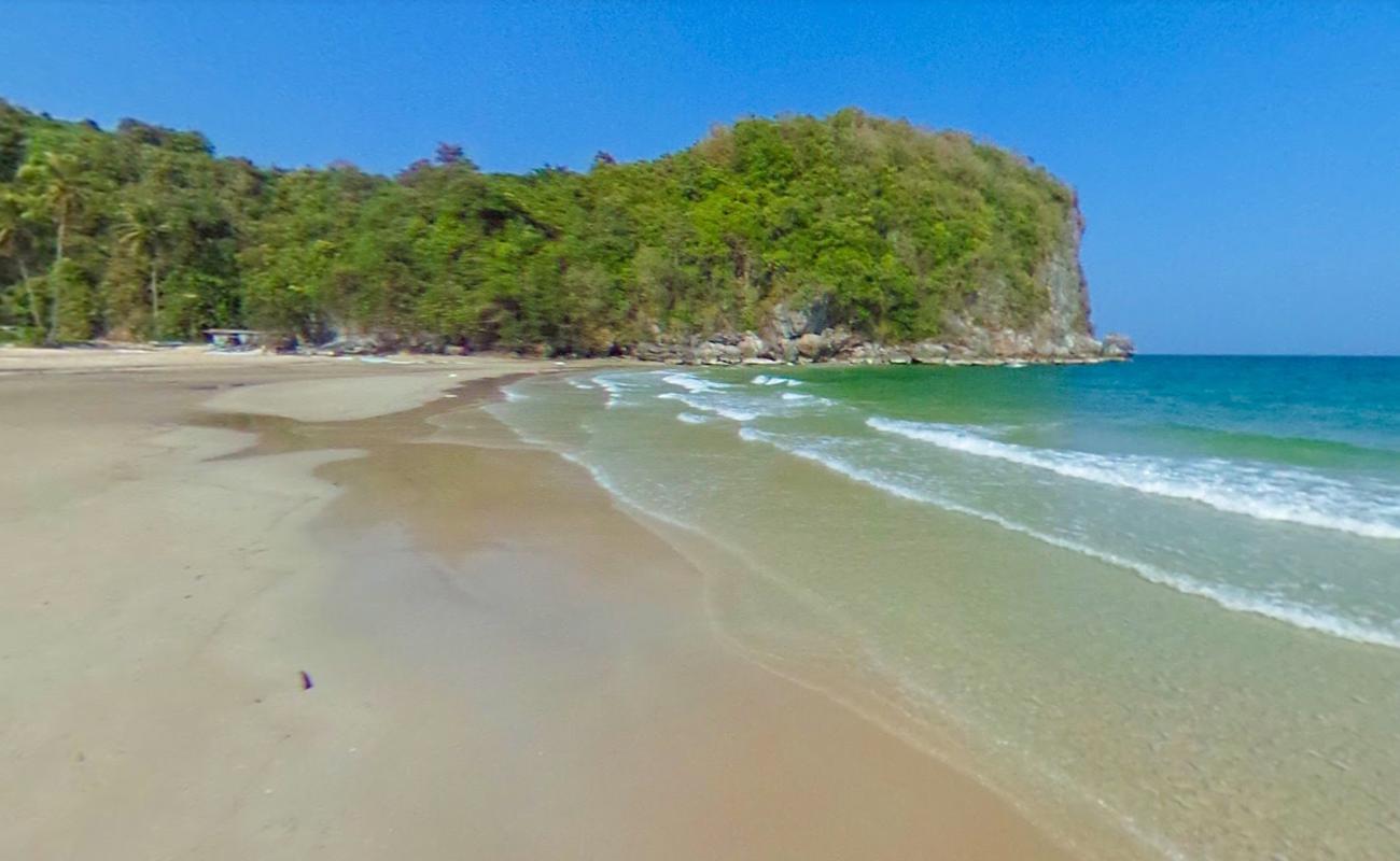 Photo de Thung San Beach I avec l'eau cristalline de surface