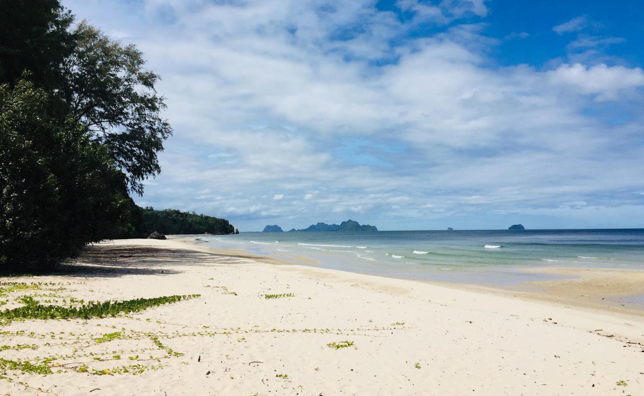 Photo de Thung San Beach avec sable beige de surface
