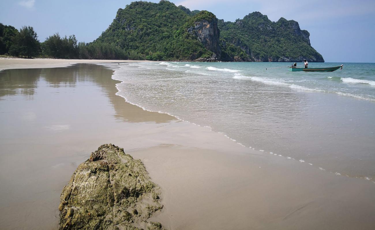 Photo de Thung Yang Beach avec sable beige de surface
