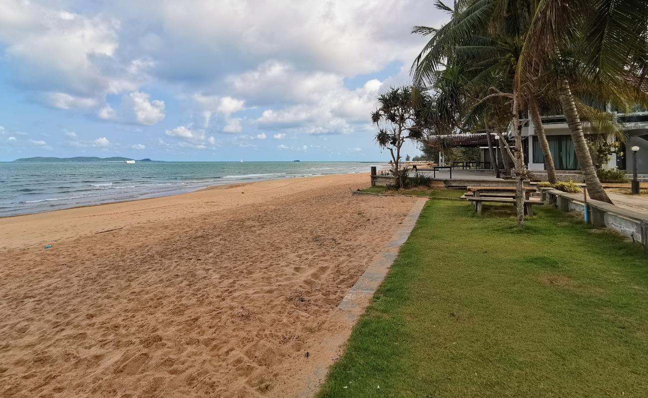 Photo de Hat Son Beach avec sable beige de surface
