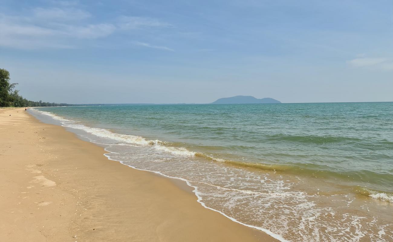 Photo de Suan Luang Beach avec sable beige de surface