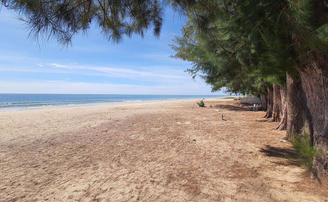 Photo de HuayYang Beach avec sable beige de surface