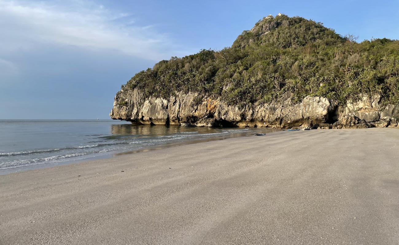 Photo de Wat Thung Noi Little Beach avec sable beige de surface