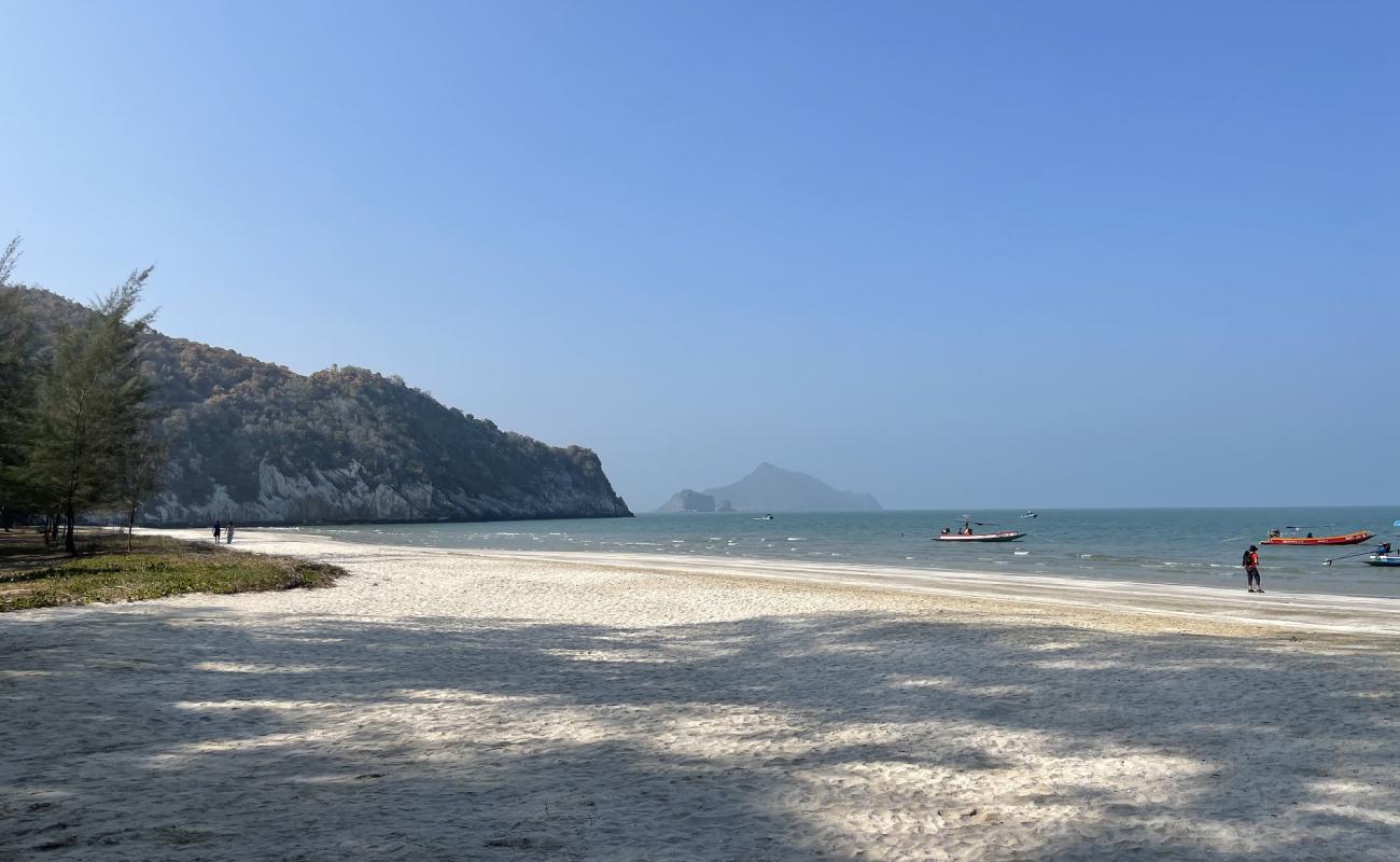 Photo de Hat Laem Sala Beach avec sable beige de surface