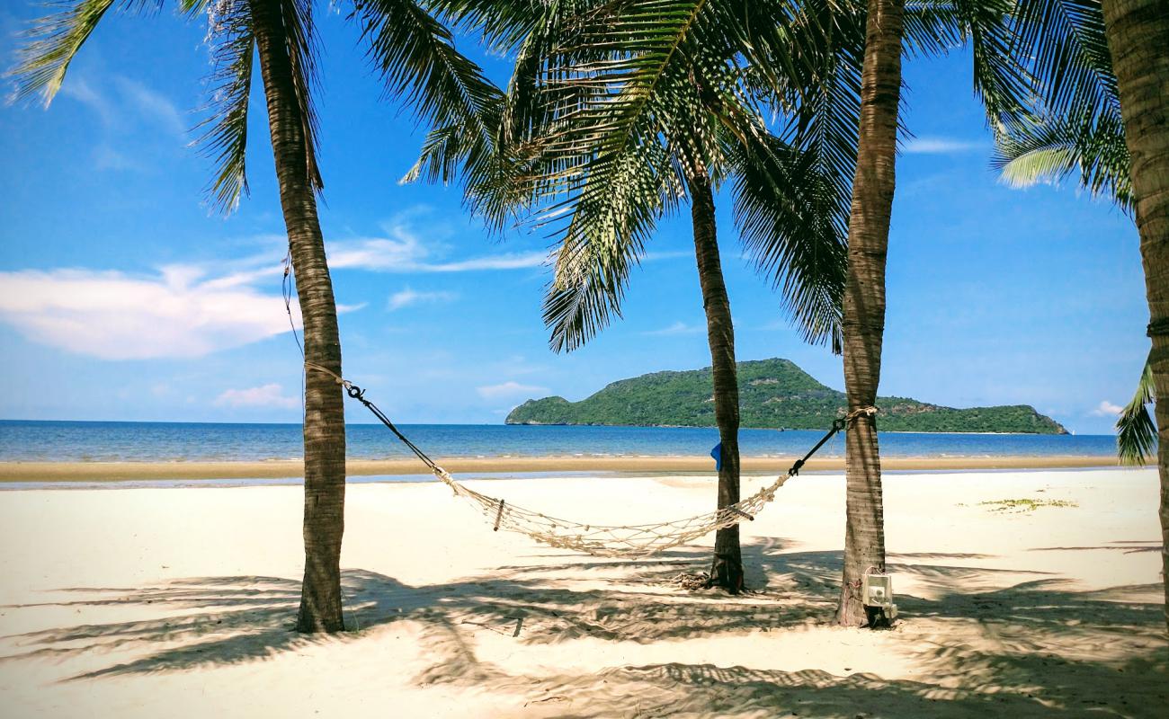 Photo de Sam Roi Yot Beach avec sable beige de surface