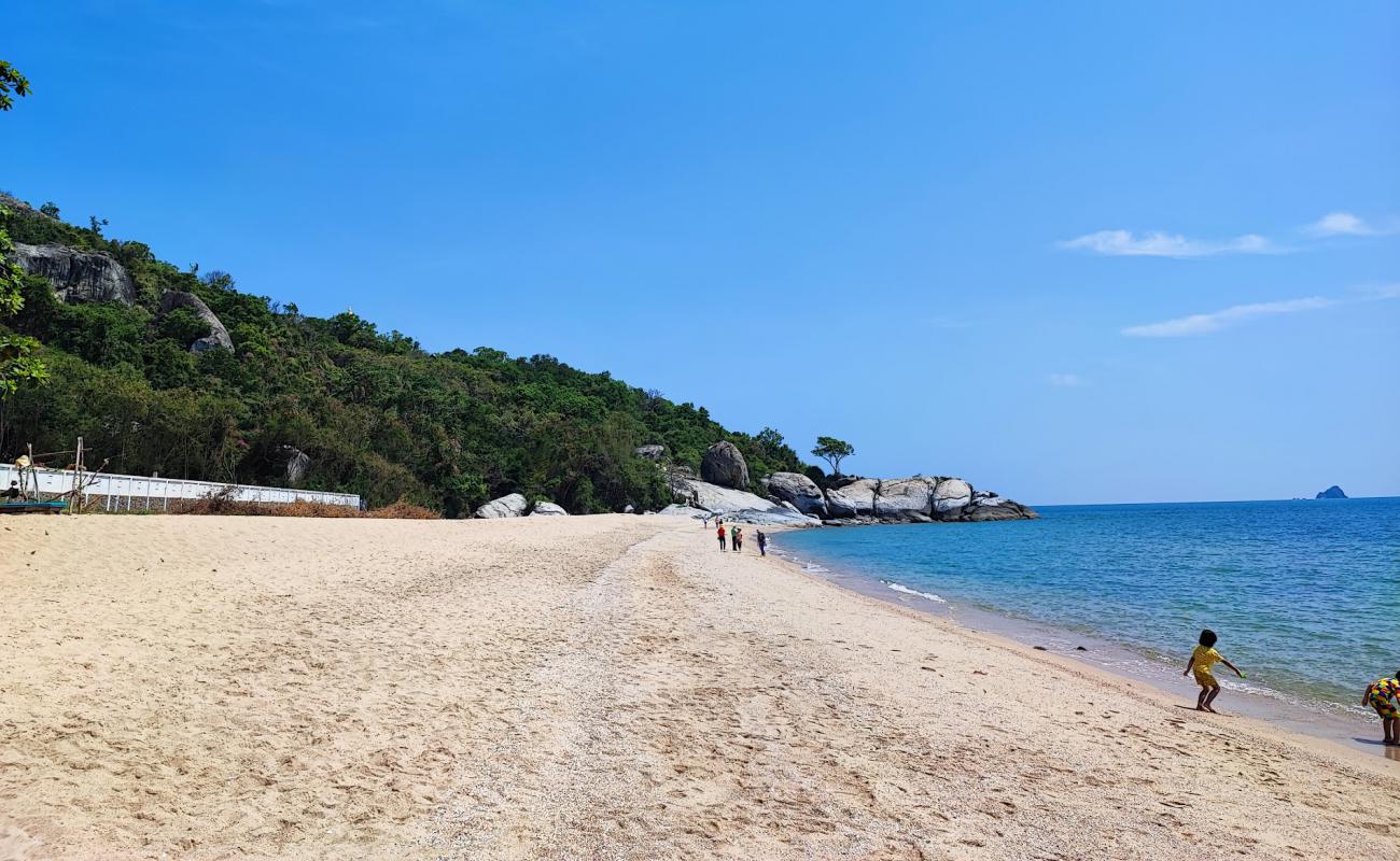 Photo de Sai Noi Beach avec sable beige de surface
