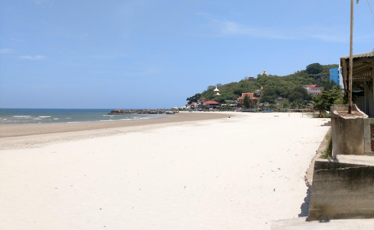 Photo de Khao Tao Beach avec sable lumineux de surface