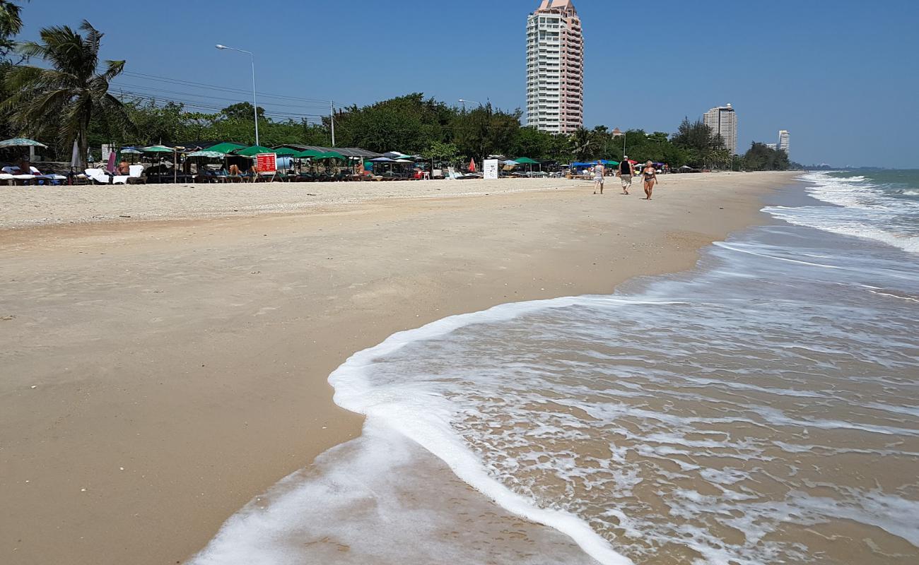 Photo de Regent Cha-Am Beach avec sable beige de surface
