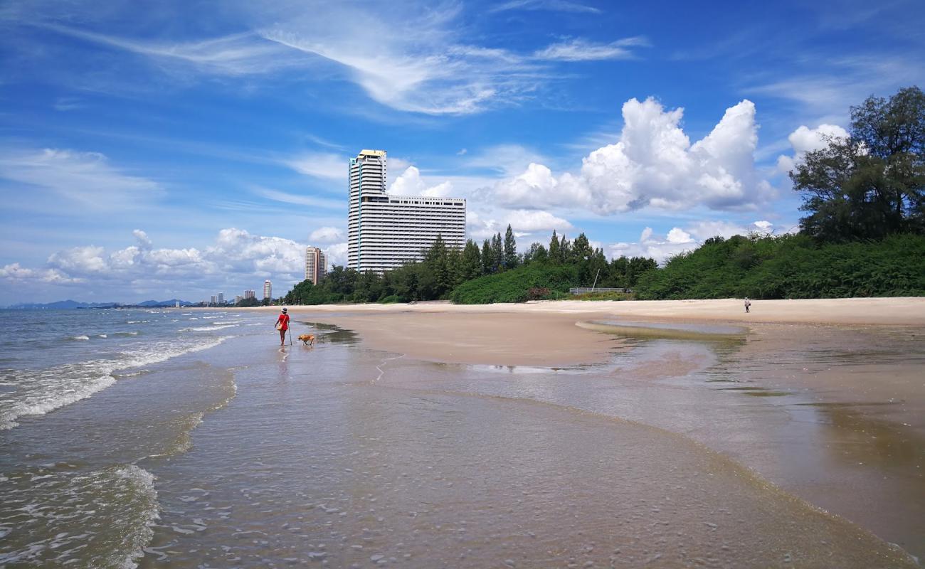Photo de Cha-Am Beach avec sable beige de surface