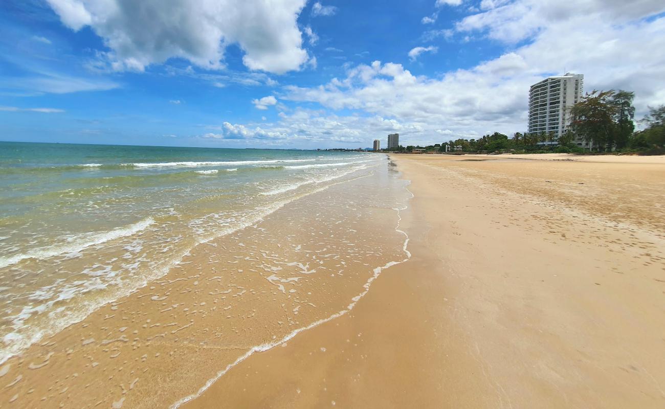 Photo de Bang Ket Beach avec sable beige de surface