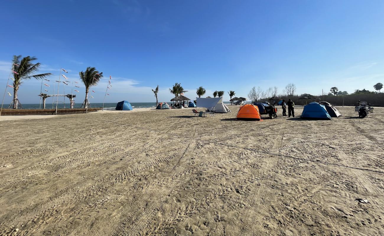 Photo de Chaam Beach avec sable beige de surface