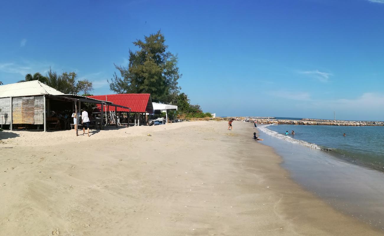 Photo de Chomchan Beach avec sable beige de surface
