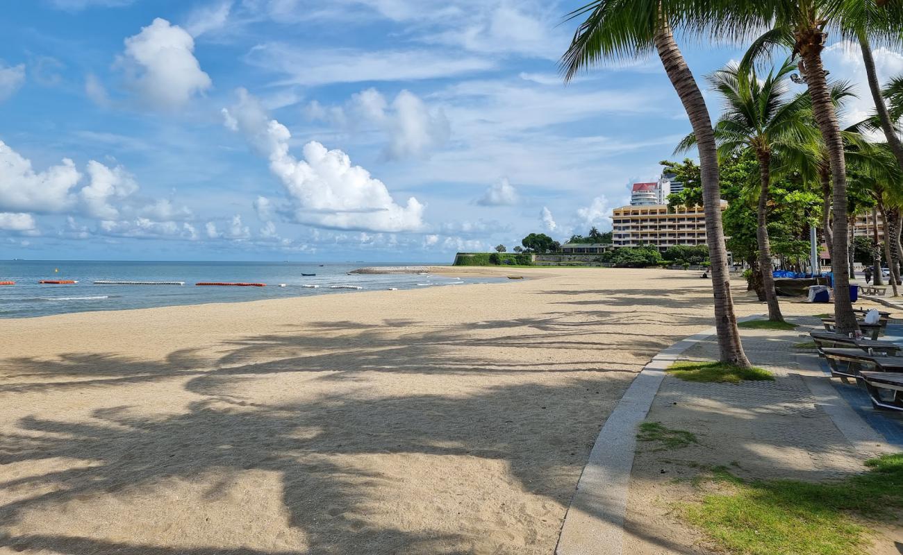 Photo de North Pattaya Beach avec sable lumineux de surface