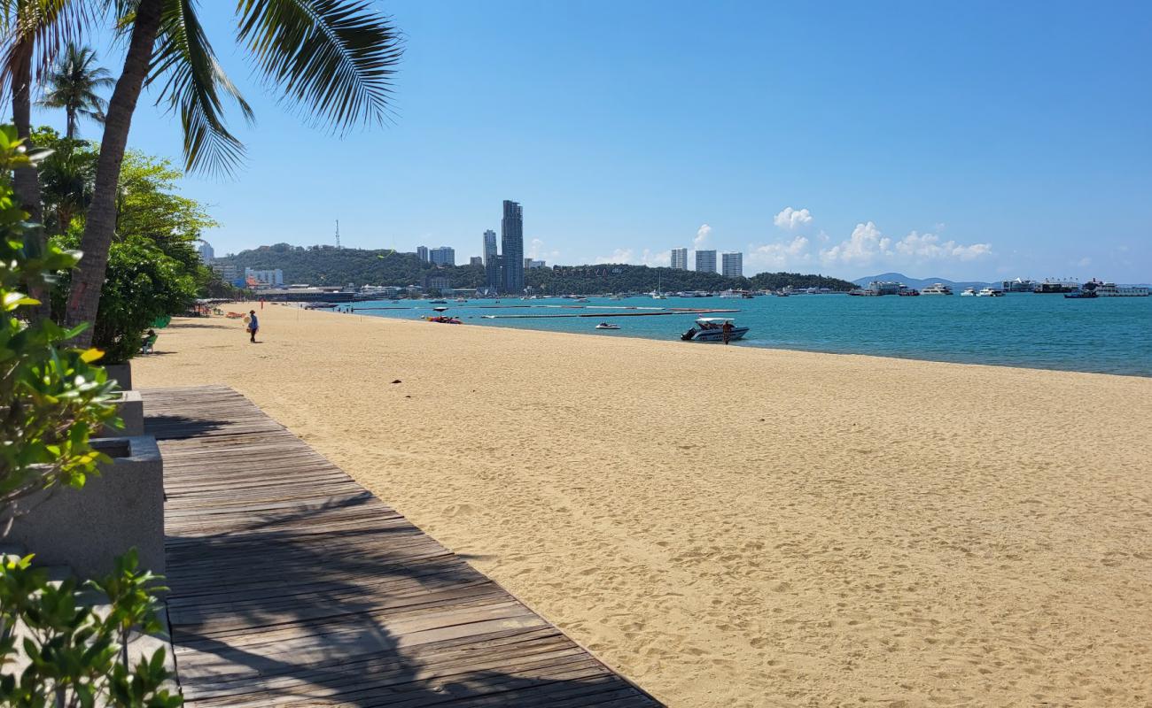 Photo de Plage de Pataya avec sable lumineux de surface