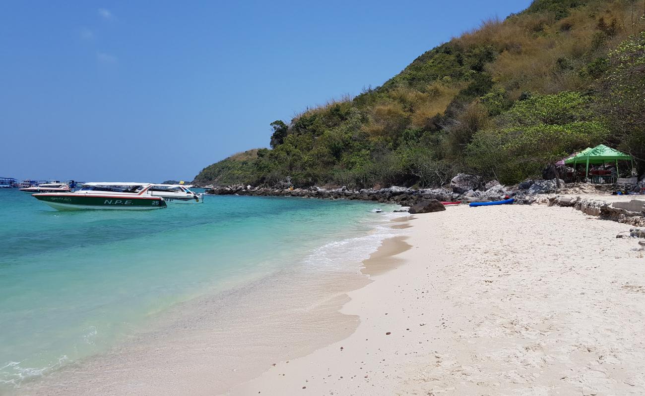 Photo de Tong Lang Beach avec sable lumineux de surface