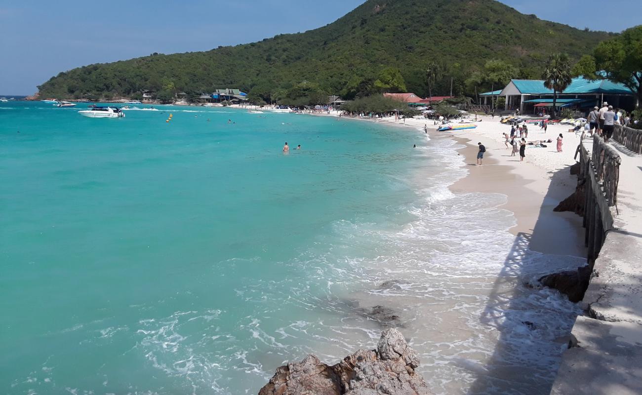 Photo de Tien Beach avec sable beige de surface