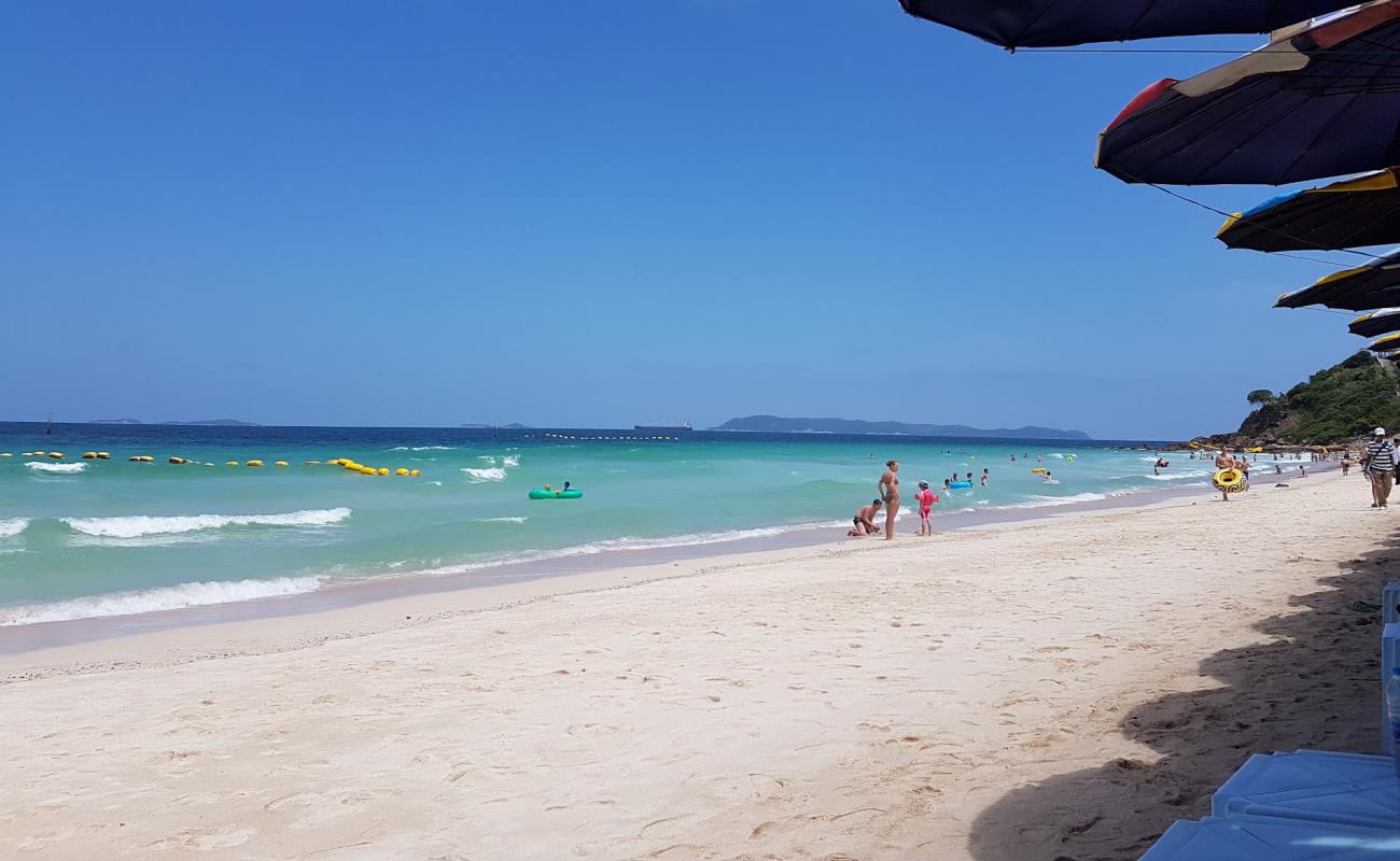 Photo de Samae Beach avec sable beige de surface