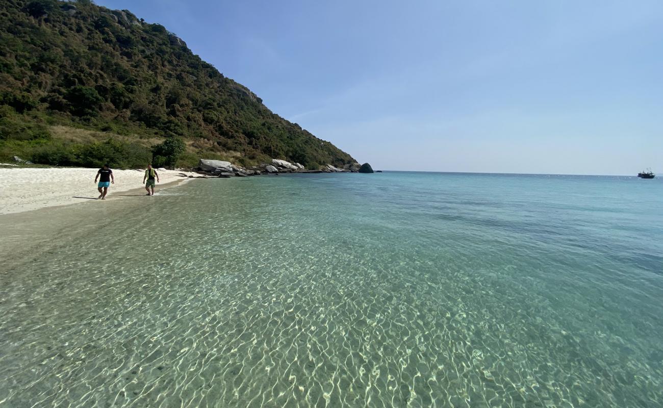 Photo de Koh Phai Beach III avec sable beige de surface