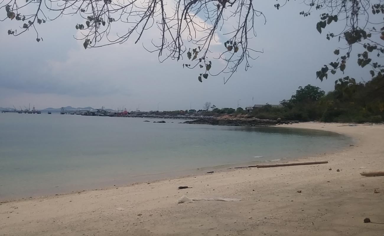 Photo de Haad Saai Kaew Beach avec sable beige & galets de surface