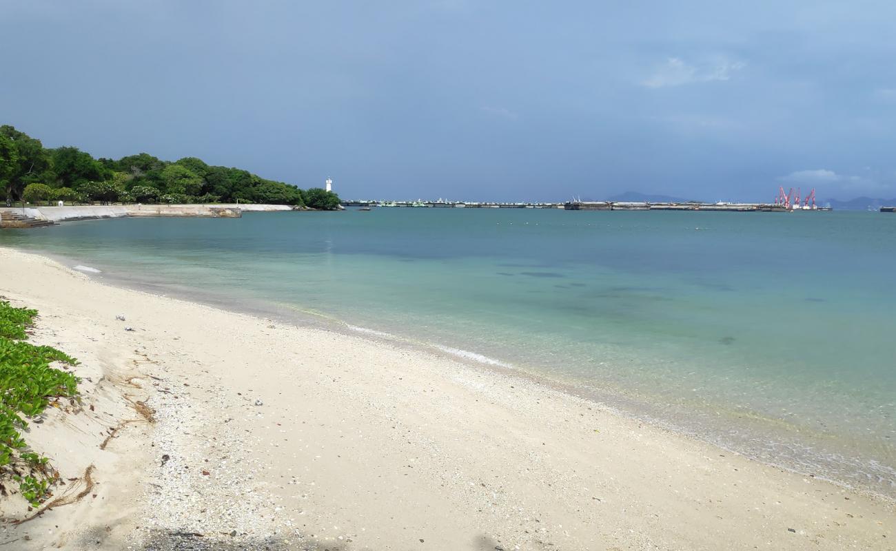 Photo de Tha Wang Beach avec sable brillant et rochers de surface