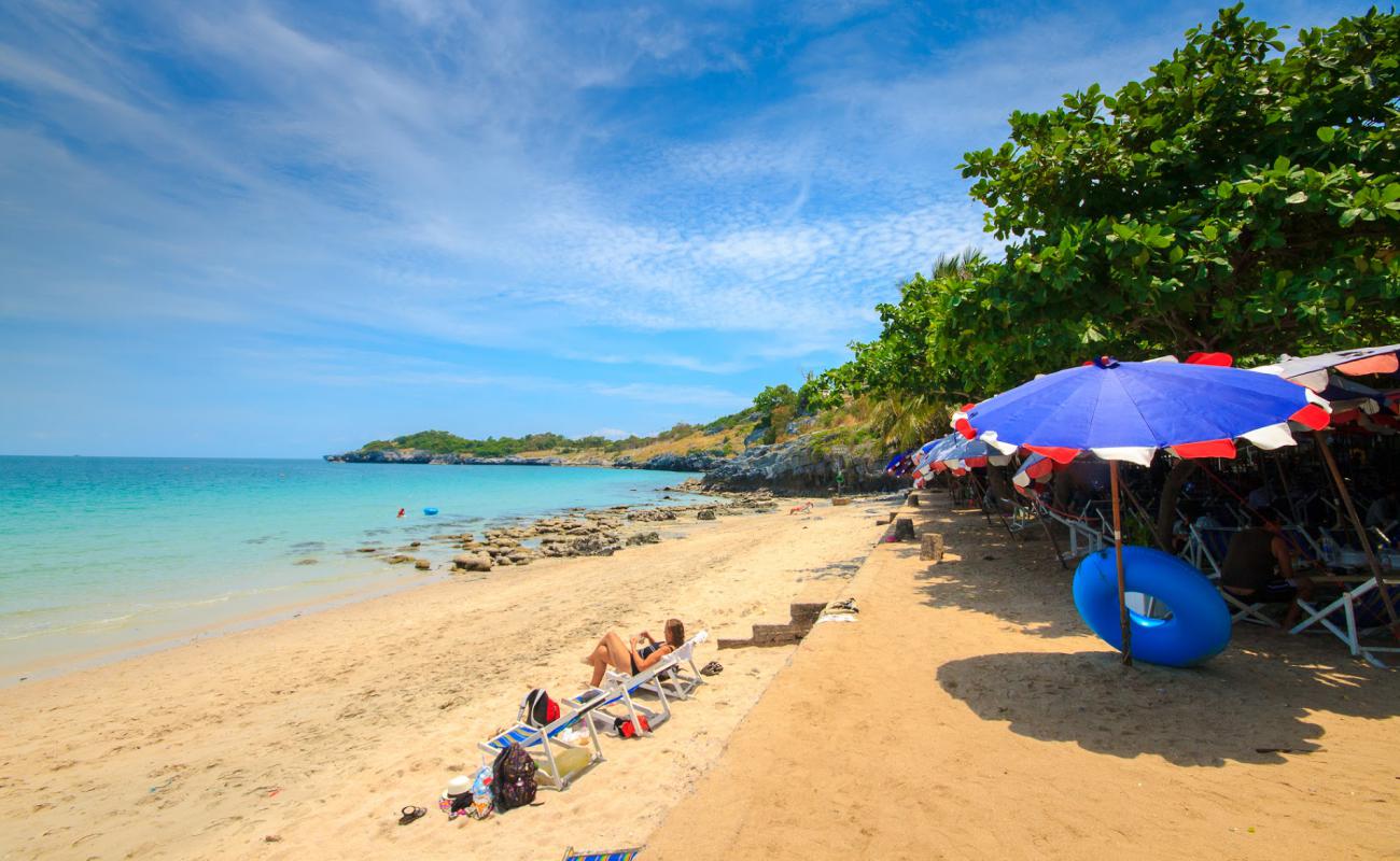 Photo de Tham Phang Beach avec sable lumineux de surface