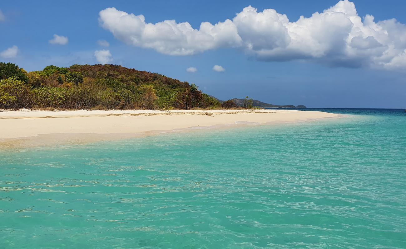 Photo de Ko I Ra Beach avec sable beige de surface