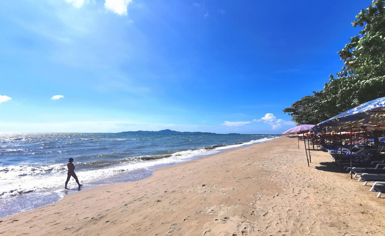 Photo de Yinyom Beach avec sable lumineux de surface