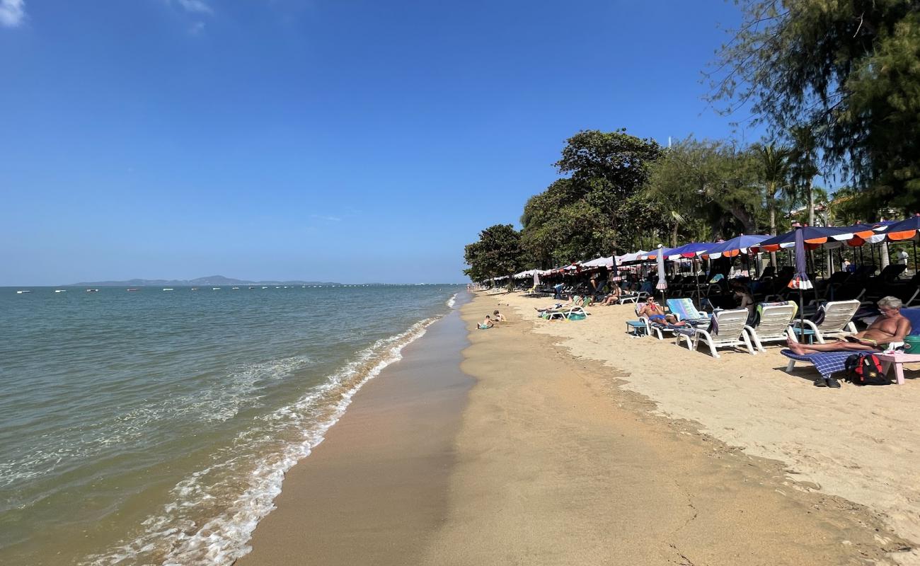 Photo de Dongtan Beach avec sable lumineux de surface