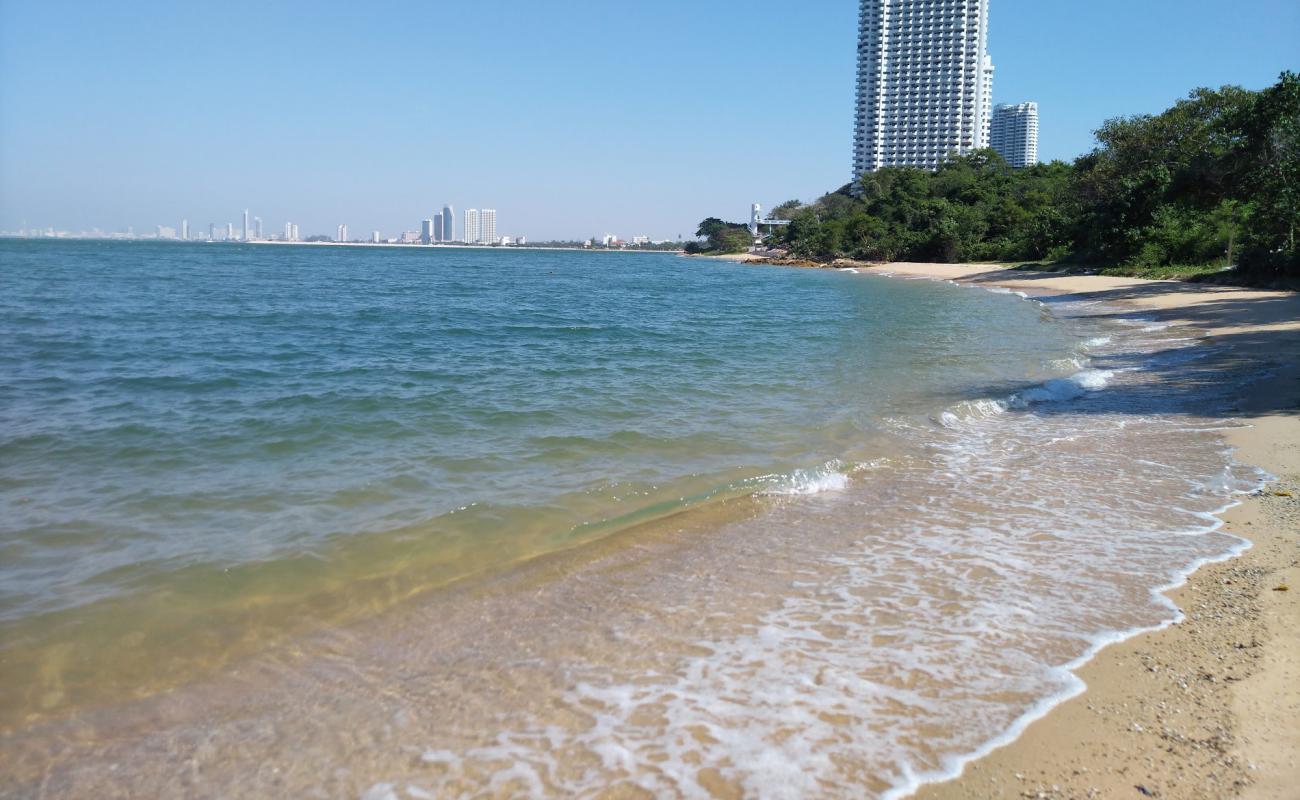 Photo de Pattaya Paradise Beach avec sable clair avec caillou de surface