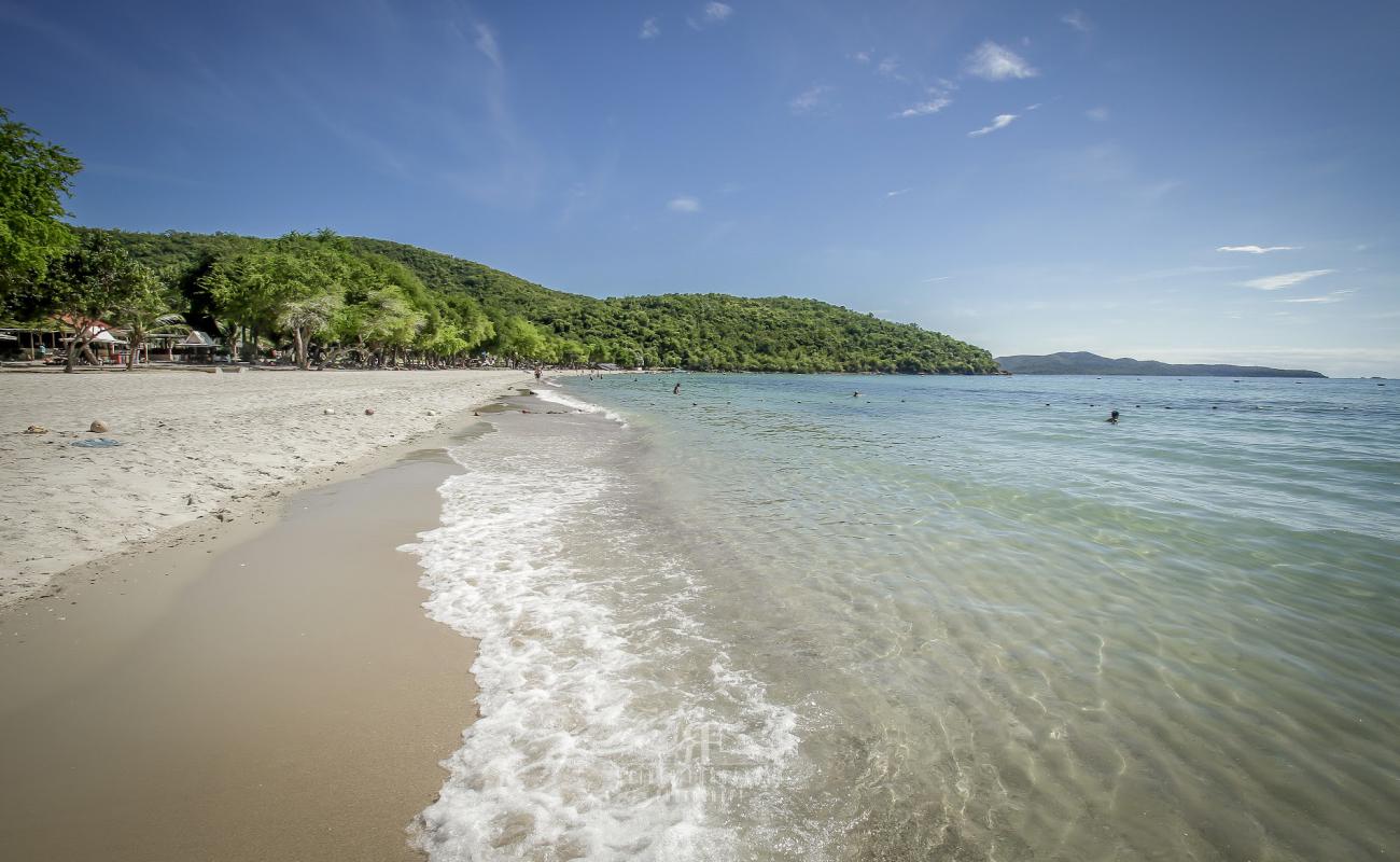 Photo de Plage de Sai Kaew avec sable fin blanc de surface