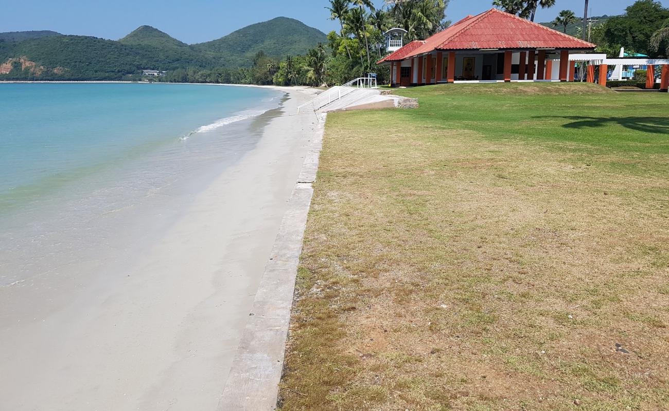 Photo de Toey Ngam Beach avec sable lumineux de surface