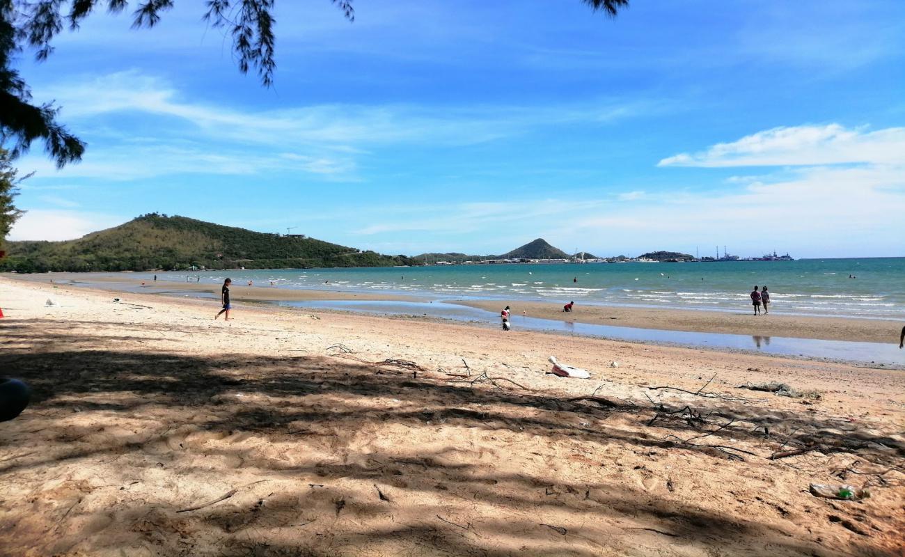 Photo de Dongtan beach avec sable clair avec caillou de surface