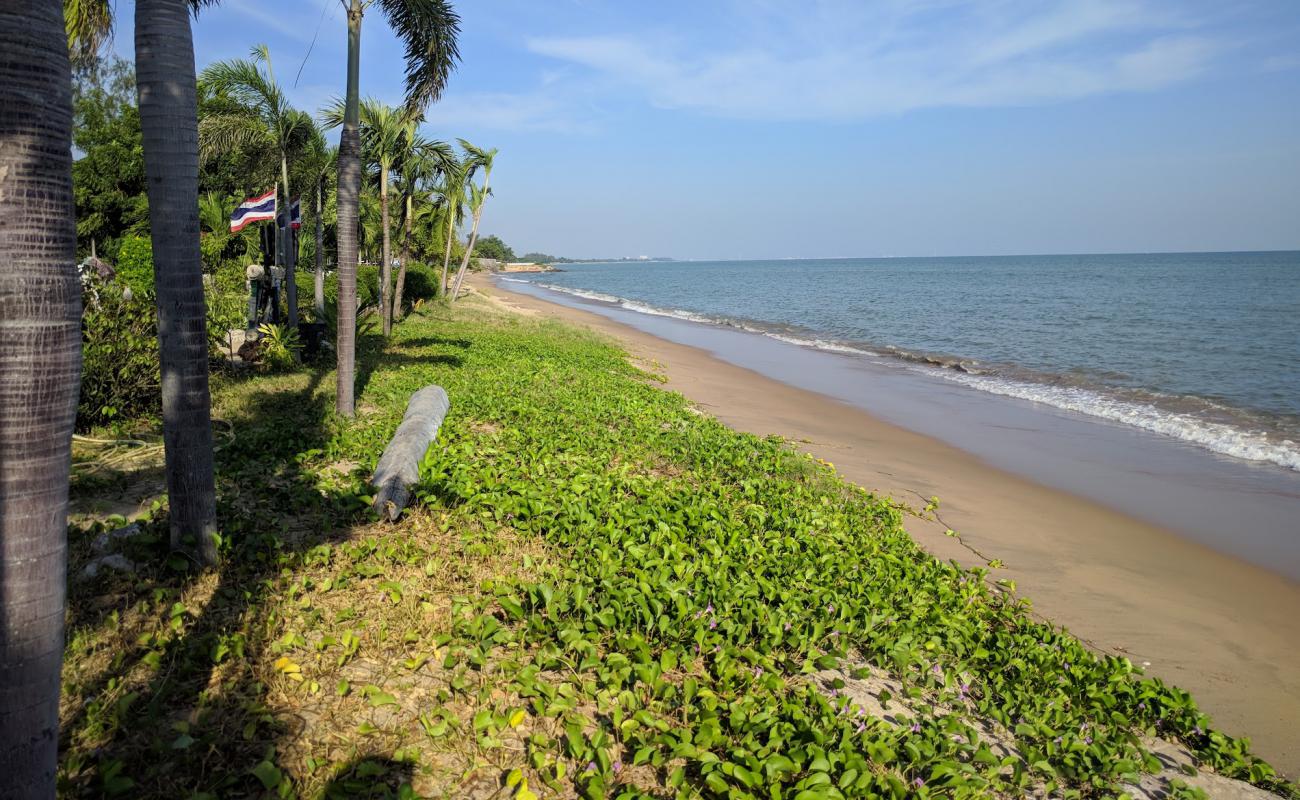 Photo de Kinnaree Beach avec sable beige de surface