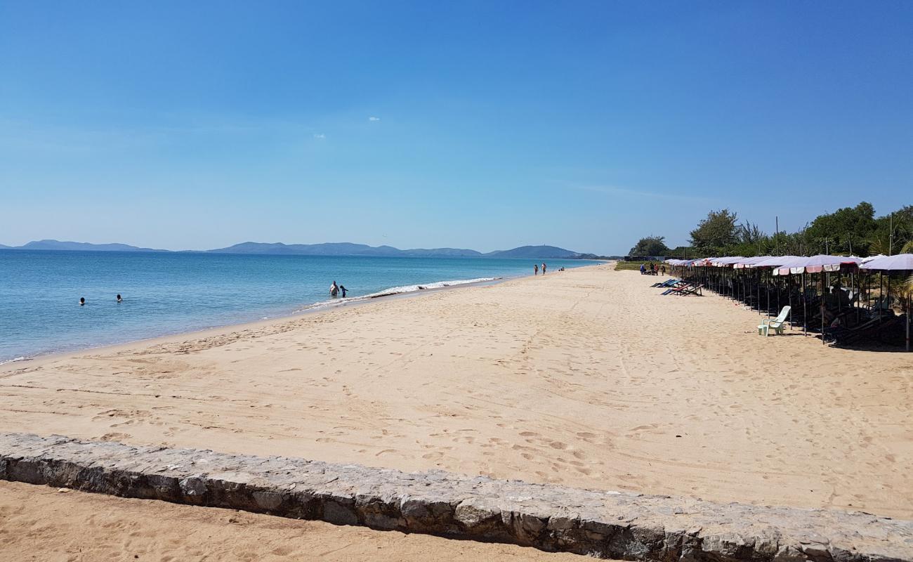 Photo de Phala Beach avec sable beige fin de surface
