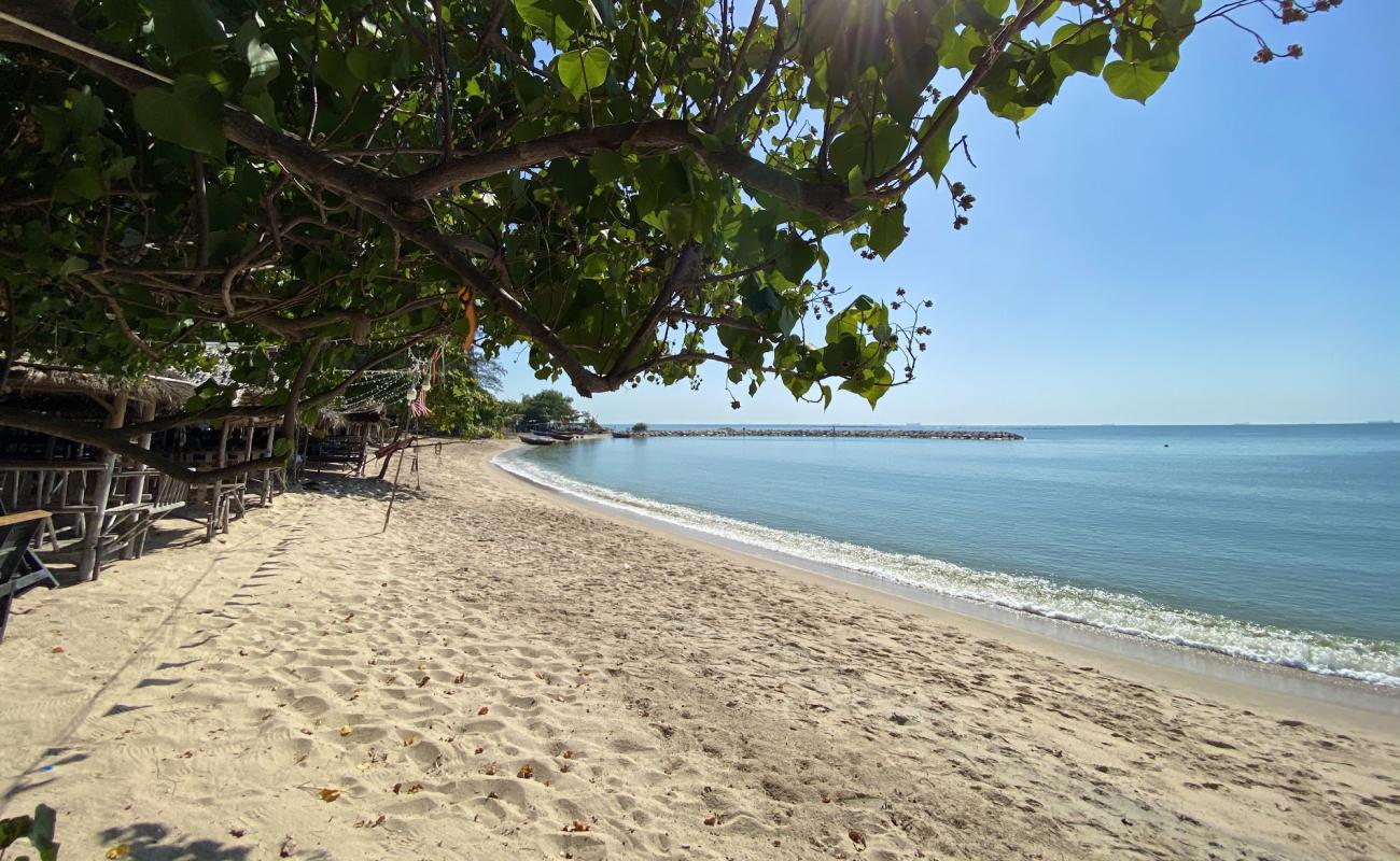 Photo de Suchada Beach avec sable beige de surface