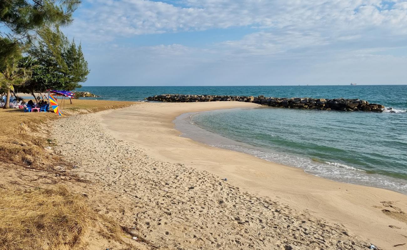 Photo de PMY Beach avec sable beige de surface