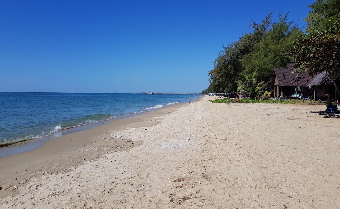 Photo de Mae Ramphueng Beach II avec sable lumineux de surface