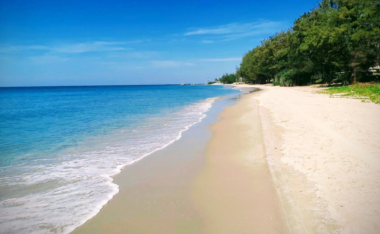 Photo de Mae Ram Phueng Beach avec sable beige de surface