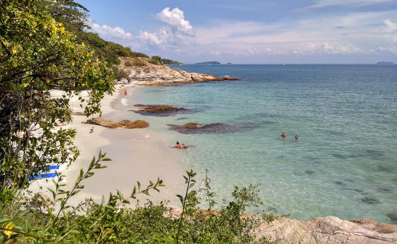 Photo de Nuan Beach avec sable blanc de surface