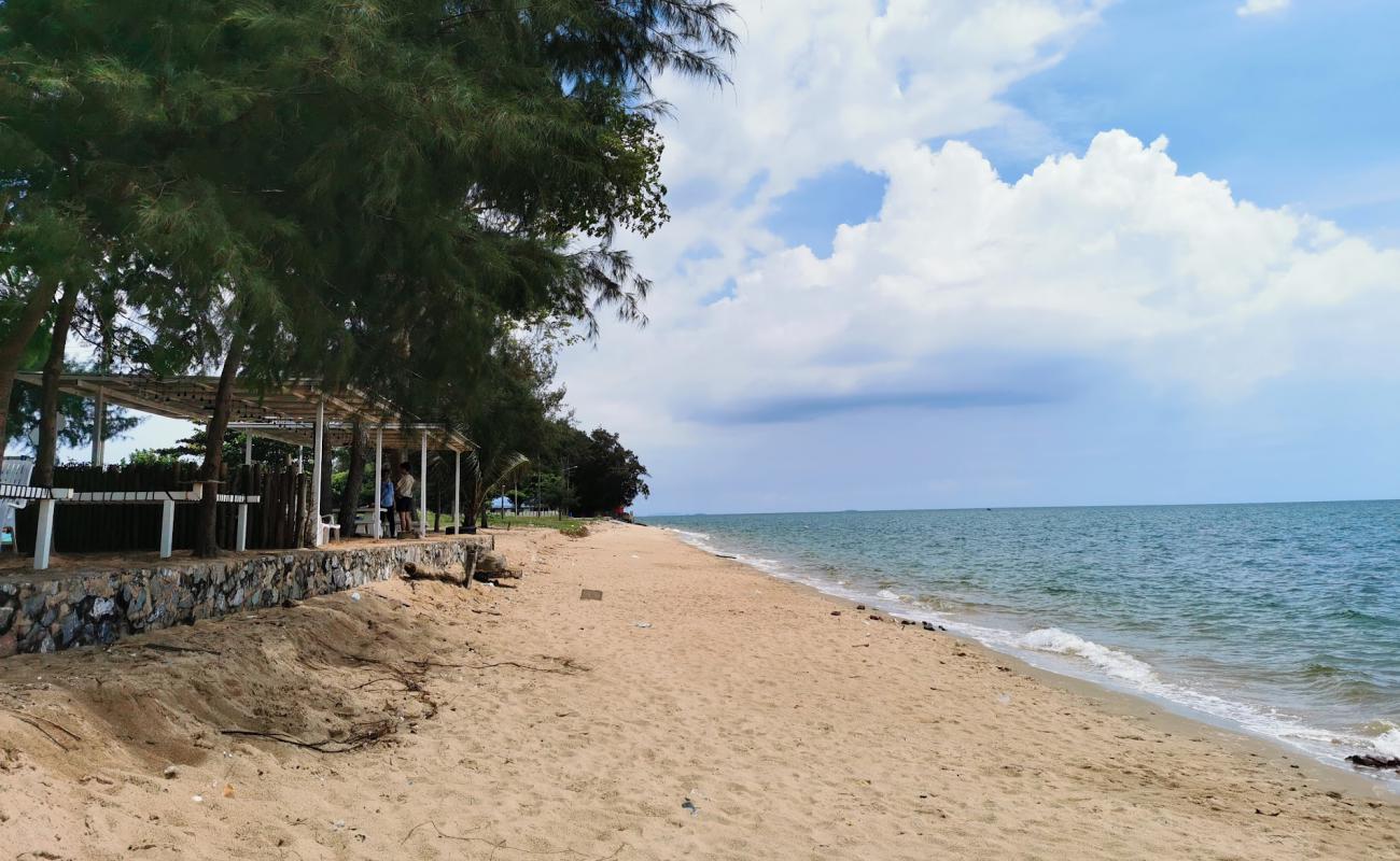 Photo de Klaeng Beach avec sable lumineux de surface