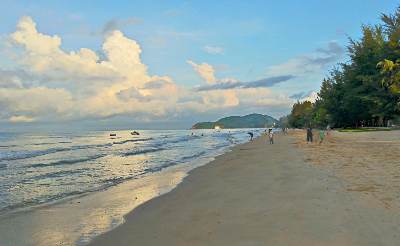 Photo de Chao Lao Beach avec sable lumineux de surface