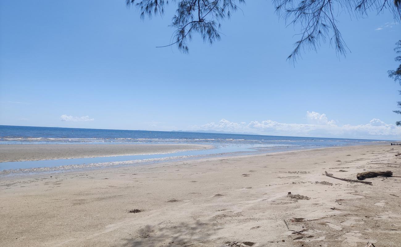 Photo de Pailin Beach avec sable lumineux de surface