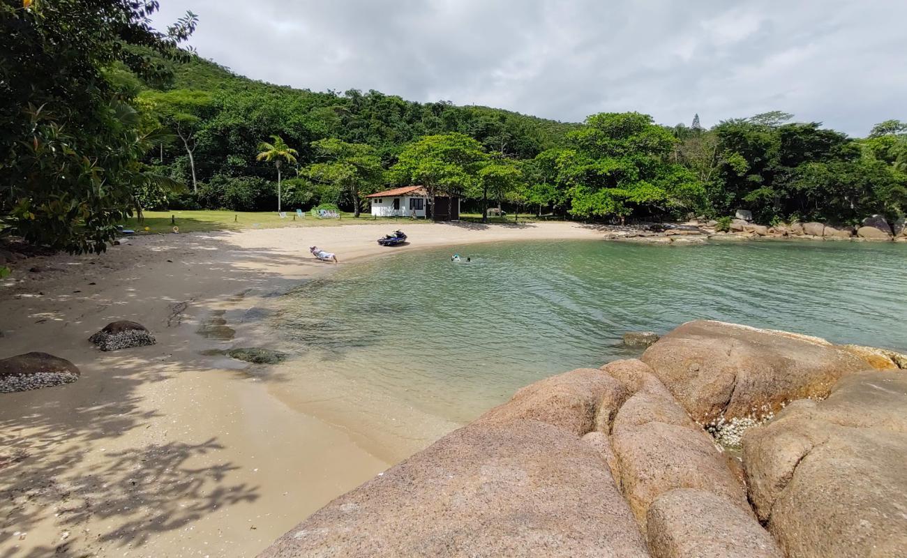 Photo de Prainha Enfim Ferias avec sable beige de surface