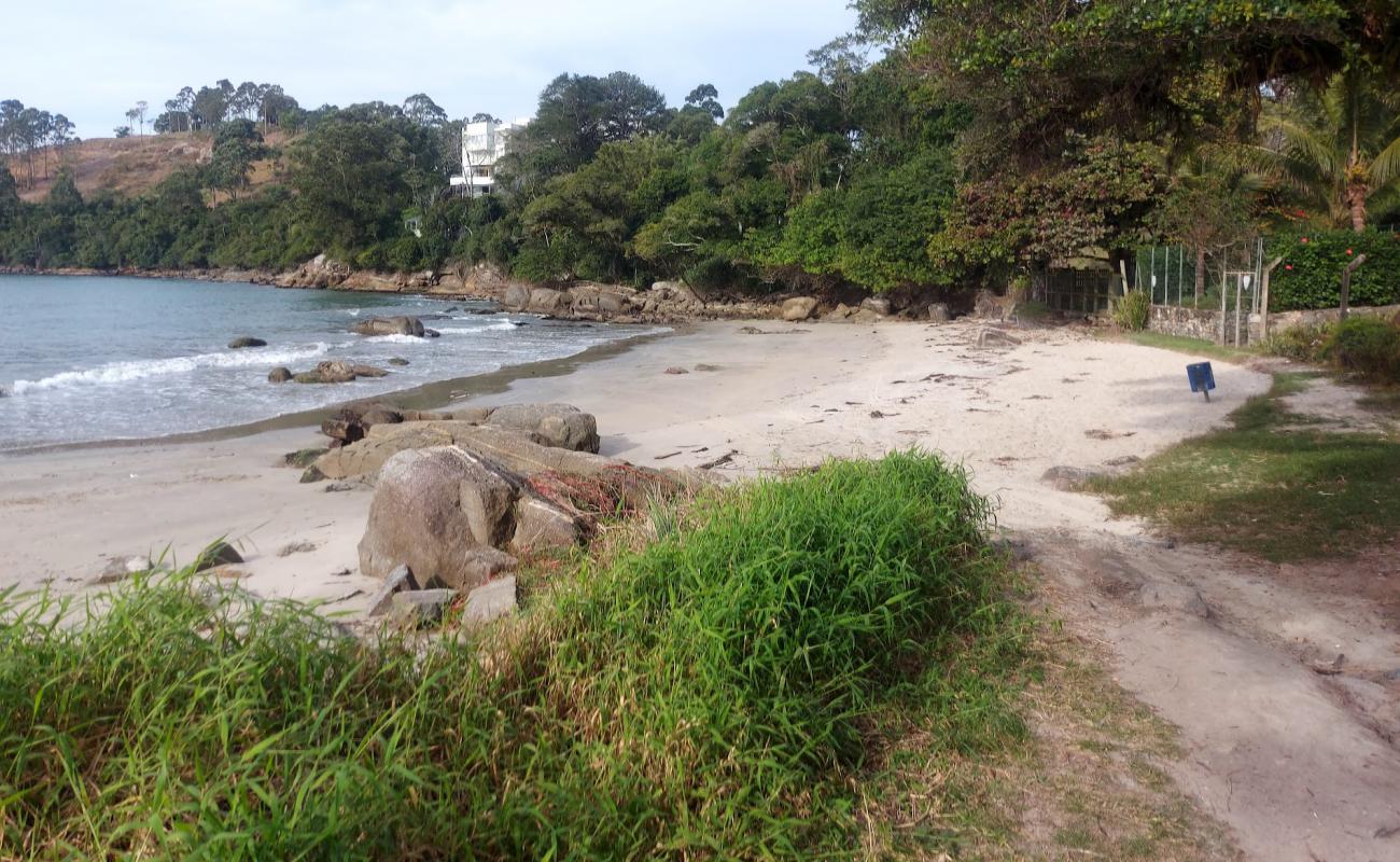 Photo de Praia do Fagundes avec sable beige de surface