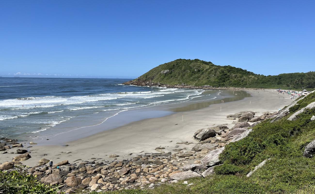 Photo de Praia de Fora avec sable beige fin de surface