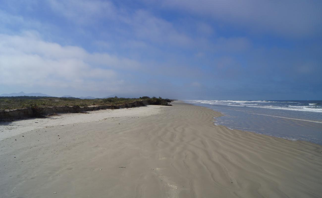 Photo de Praia Maruja avec sable beige fin de surface